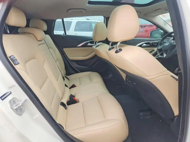 2018 INFINITI QX30 BASE  