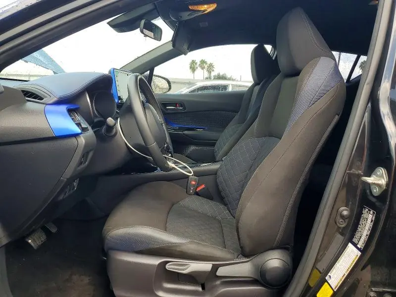 2021 TOYOTA C-HR XLE  