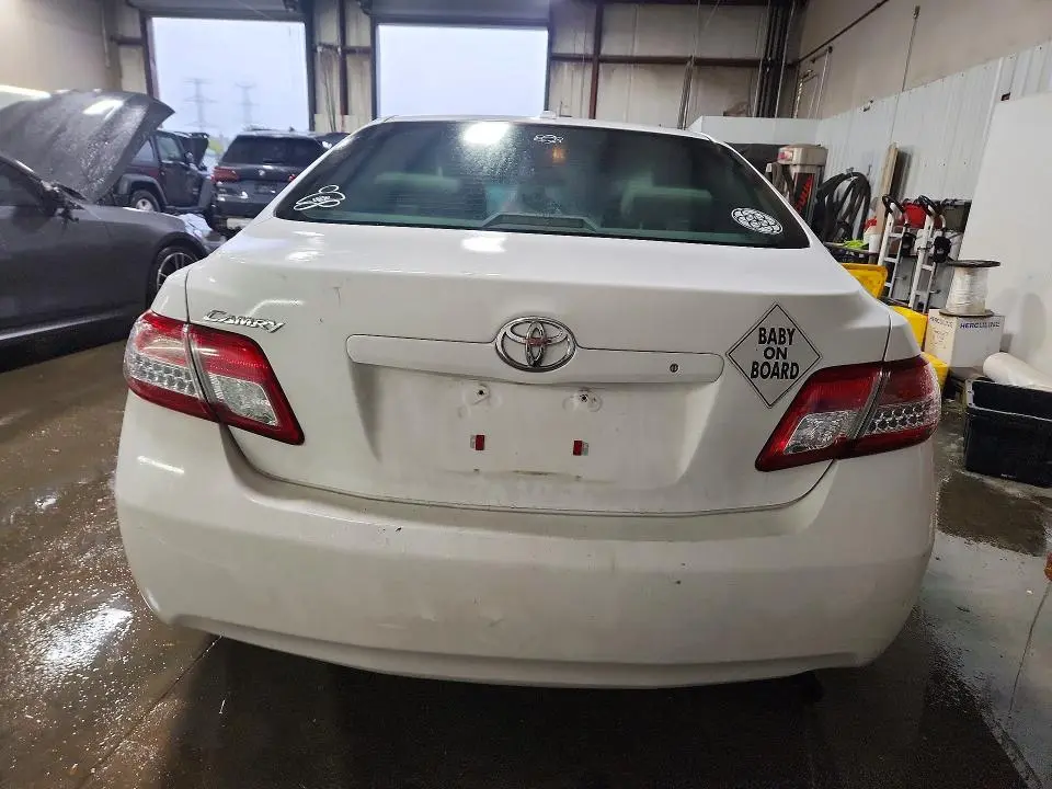 2011 TOYOTA CAMRY LE  