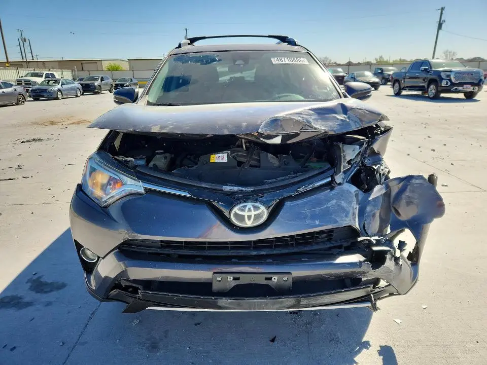 2017 TOYOTA RAV4 XLE  