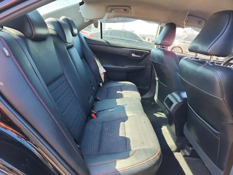 2015 TOYOTA CAMRY SE  
