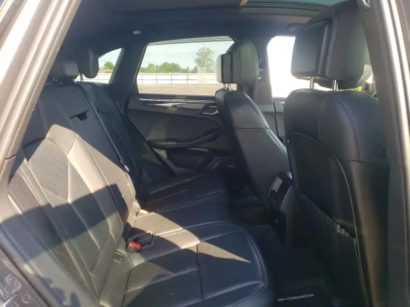 2015 PORSCHE MACAN S  