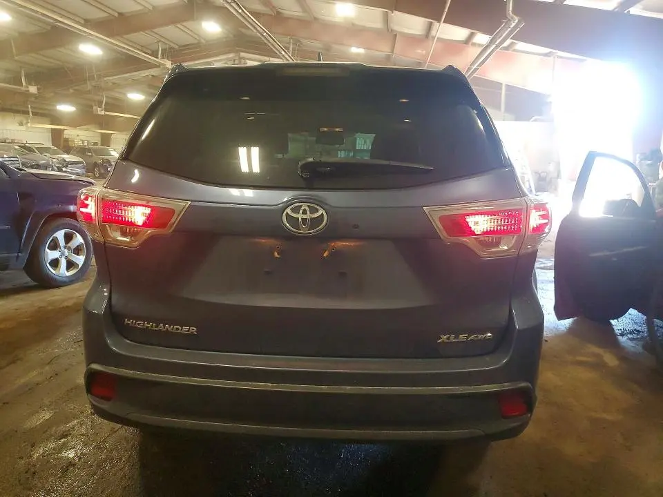 2016 TOYOTA HIGHLANDER XLE  