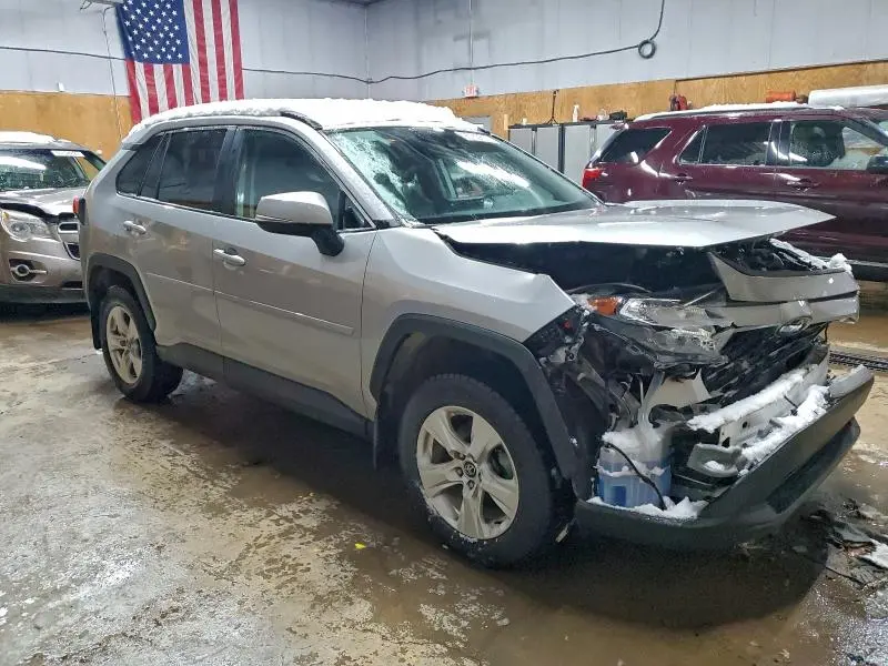 2021 TOYOTA RAV4 XLE  