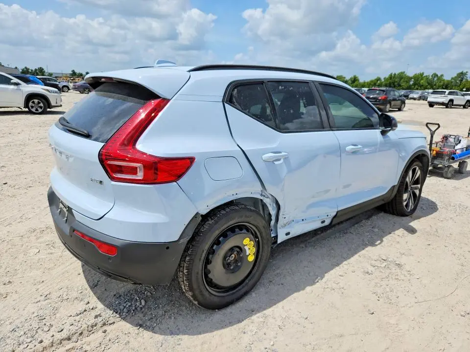 2025 VOLVO XC40 PLUS  