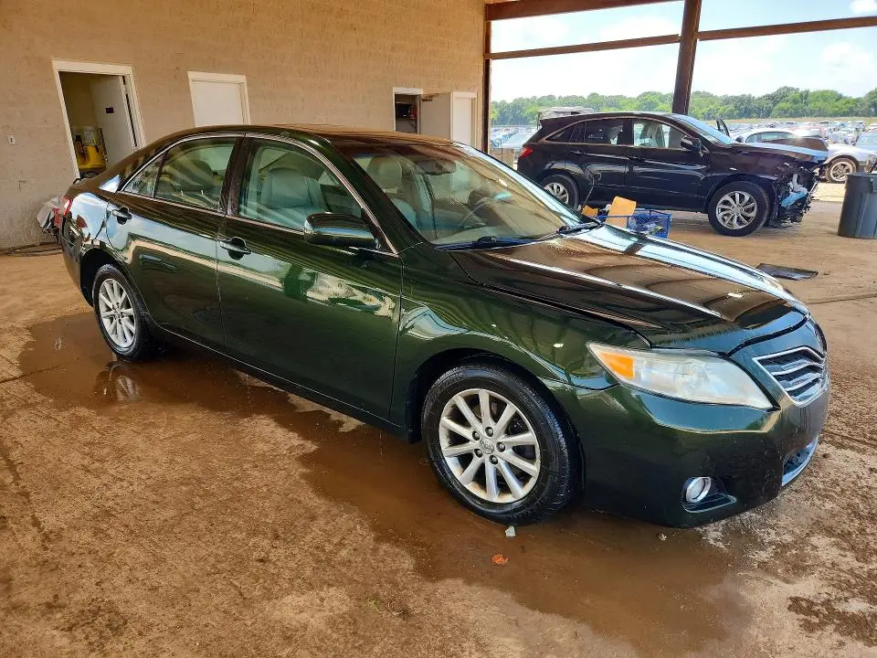 2011 TOYOTA CAMRY XLE  