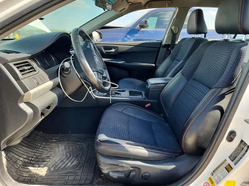 2015 TOYOTA CAMRY SE  