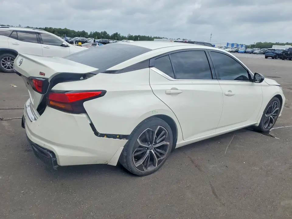 2023 NISSAN ALTIMA SR  