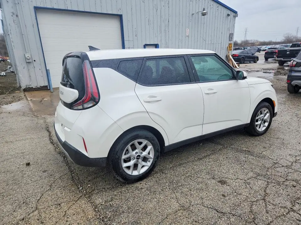 2025 KIA SOUL LX  