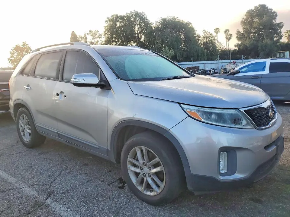 2015 KIA SORENTO LX  