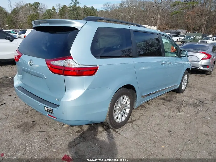 2015 TOYOTA SIENNA XLE 8 PASSENGER
