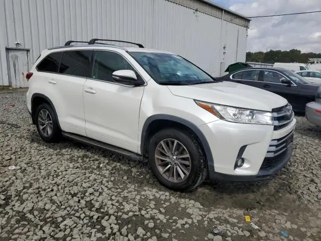 2018 TOYOTA HIGHLANDER SE  