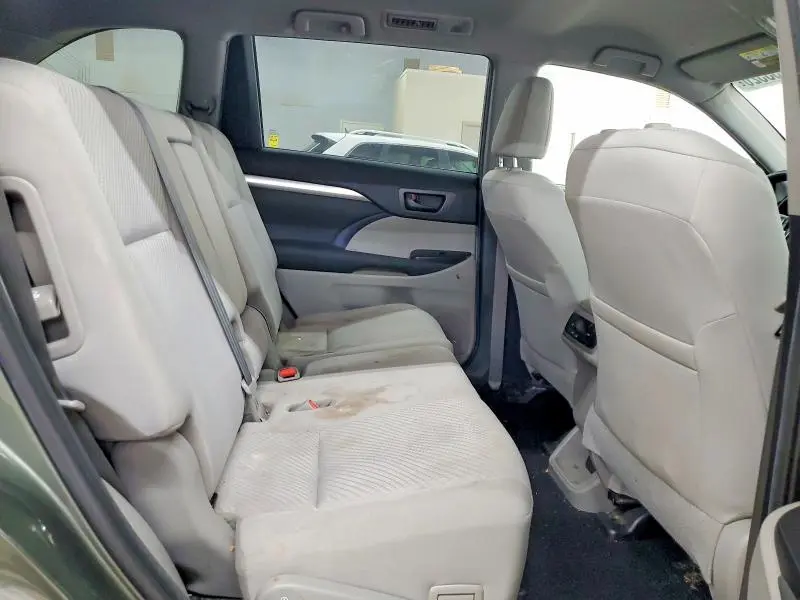 2019 TOYOTA HIGHLANDER LE  