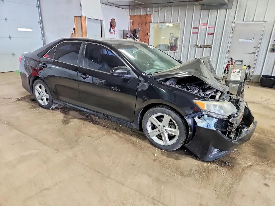 2014 TOYOTA CAMRY SE  