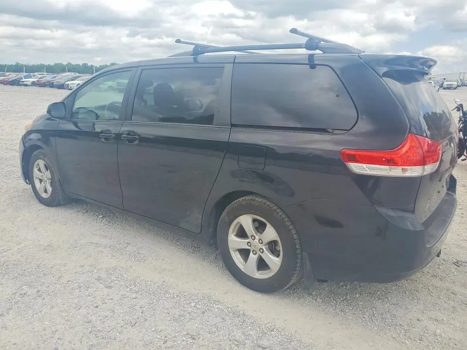 2011 TOYOTA SIENNA LE  