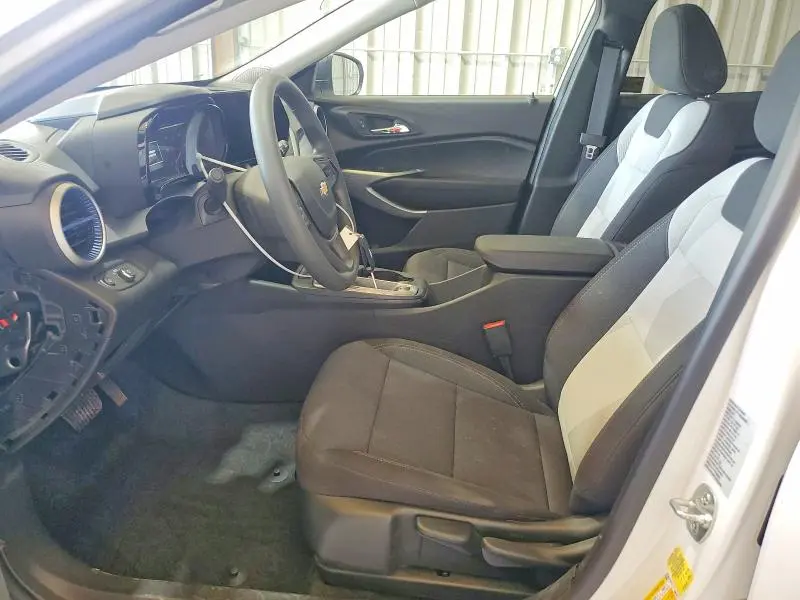 2025 CHEVROLET TRAX LS  