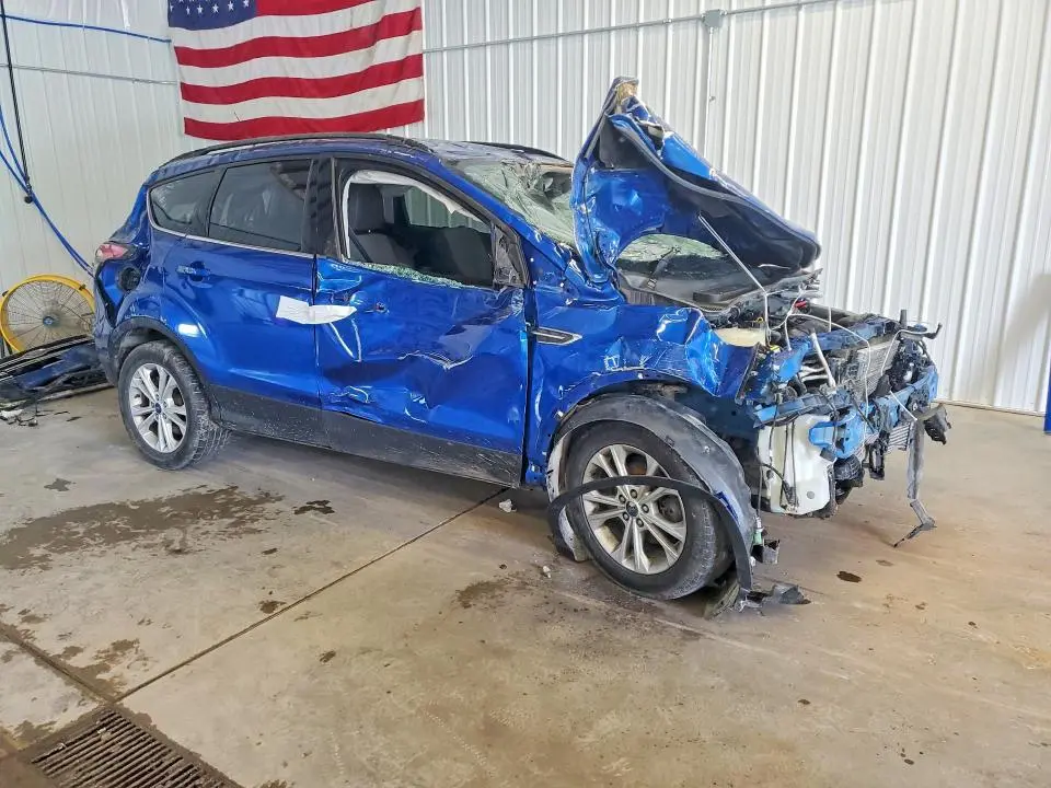 2017 FORD ESCAPE SE  