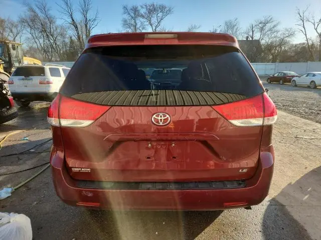 2013 TOYOTA SIENNA LE  
