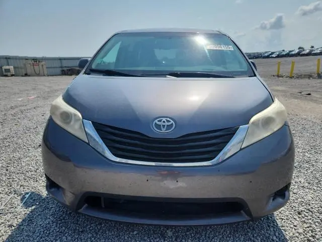 2013 TOYOTA SIENNA LE  