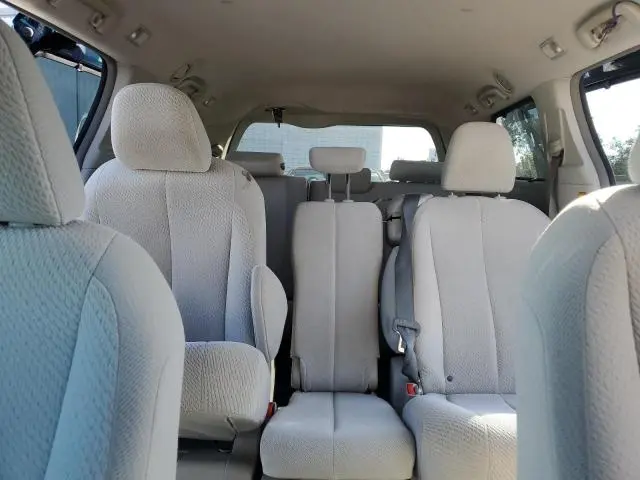 2012 TOYOTA SIENNA LE  