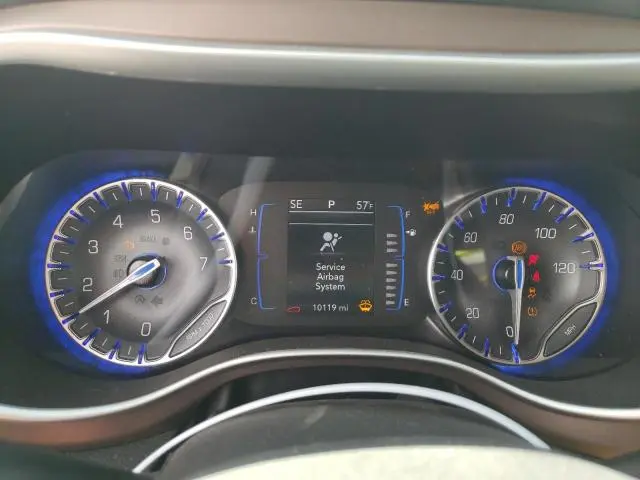2023 CHRYSLER VOYAGER LX  