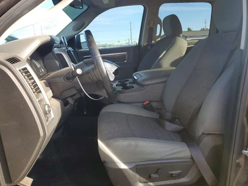 2016 RAM 1500 SLT  
