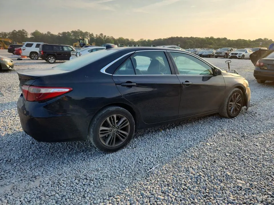 2015 TOYOTA CAMRY SE  