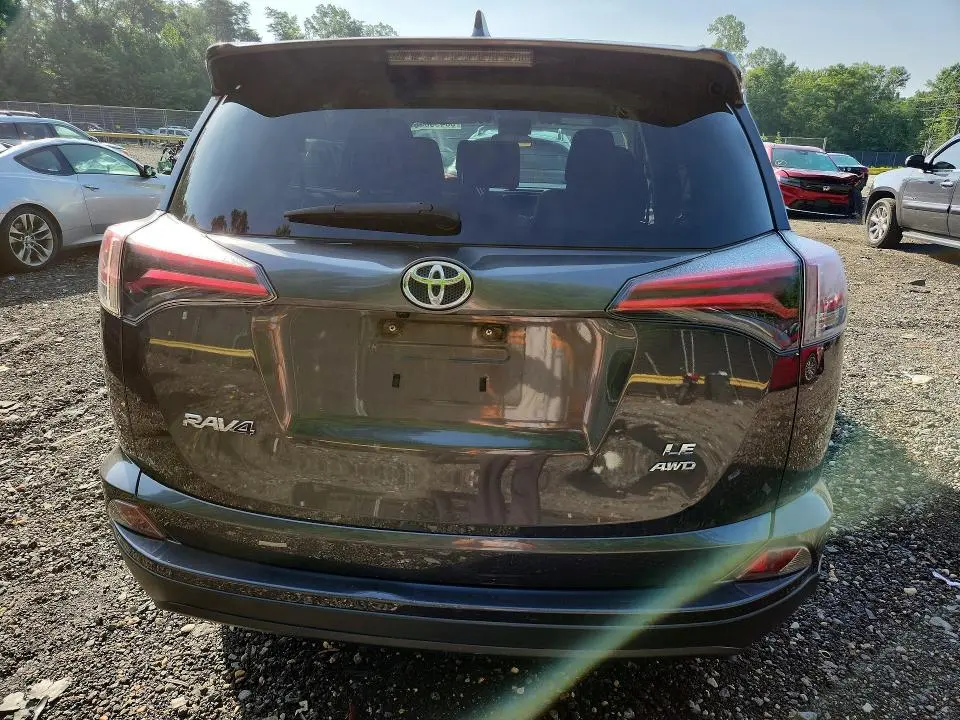 2018 TOYOTA RAV4 LE  