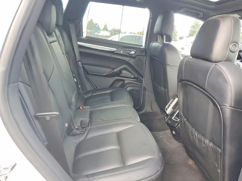 2016 PORSCHE CAYENNE   
