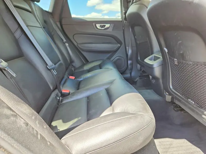 2021 VOLVO XC60 T6 MOMENTUM  