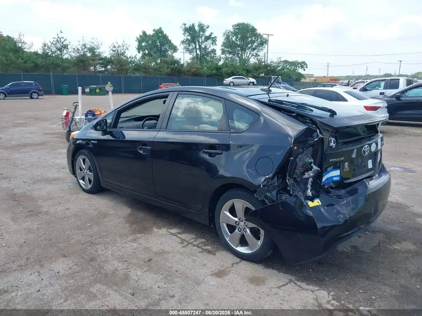 2013 TOYOTA PRIUS THREE SE
