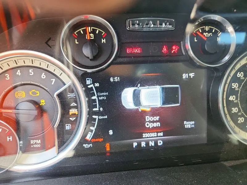 2016 RAM 1500 SLT  