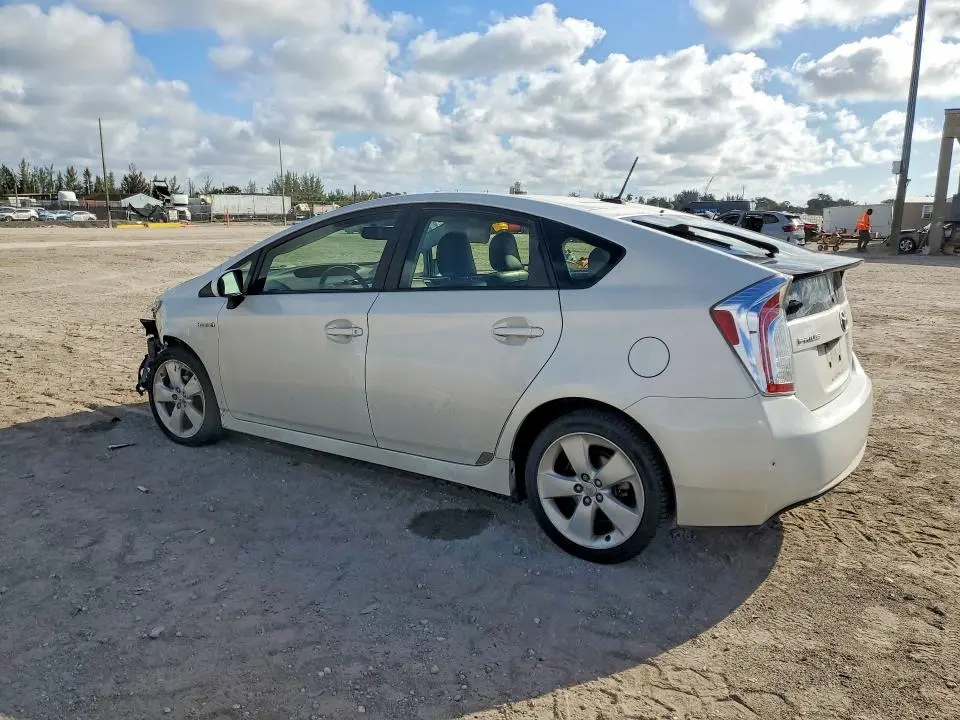 2015 TOYOTA PRIUS FIVE  