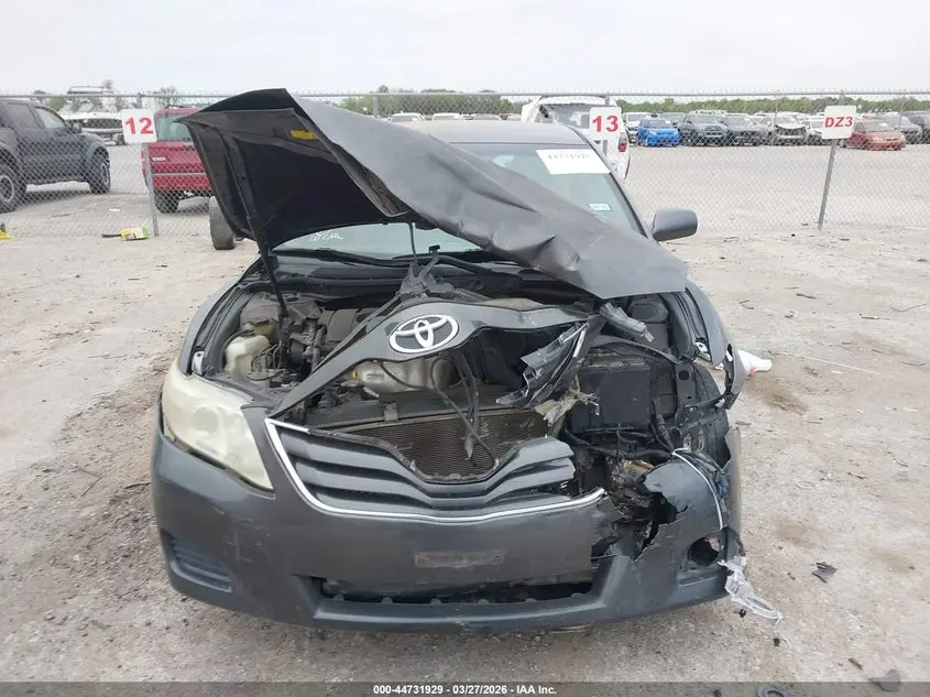 2011 TOYOTA CAMRY LE
