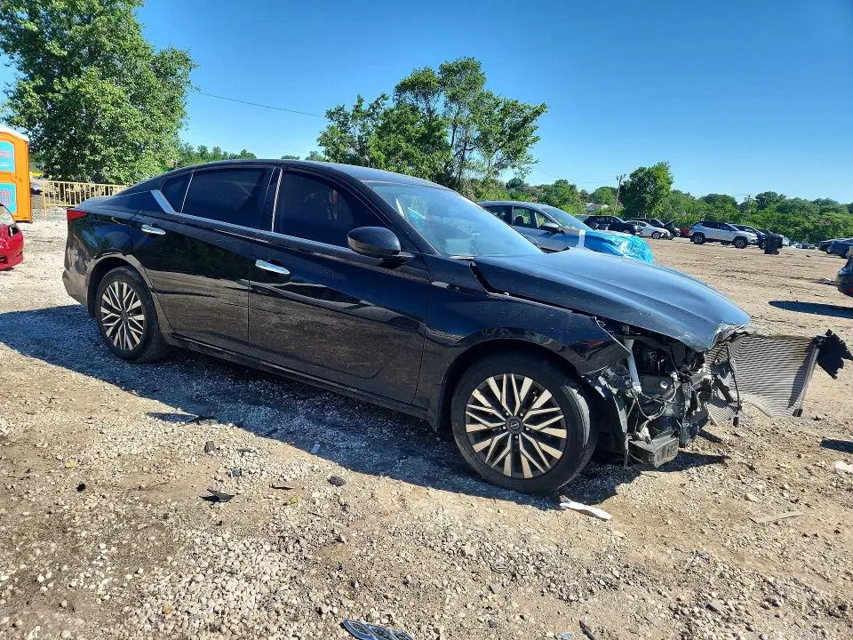 2023 NISSAN ALTIMA SV  