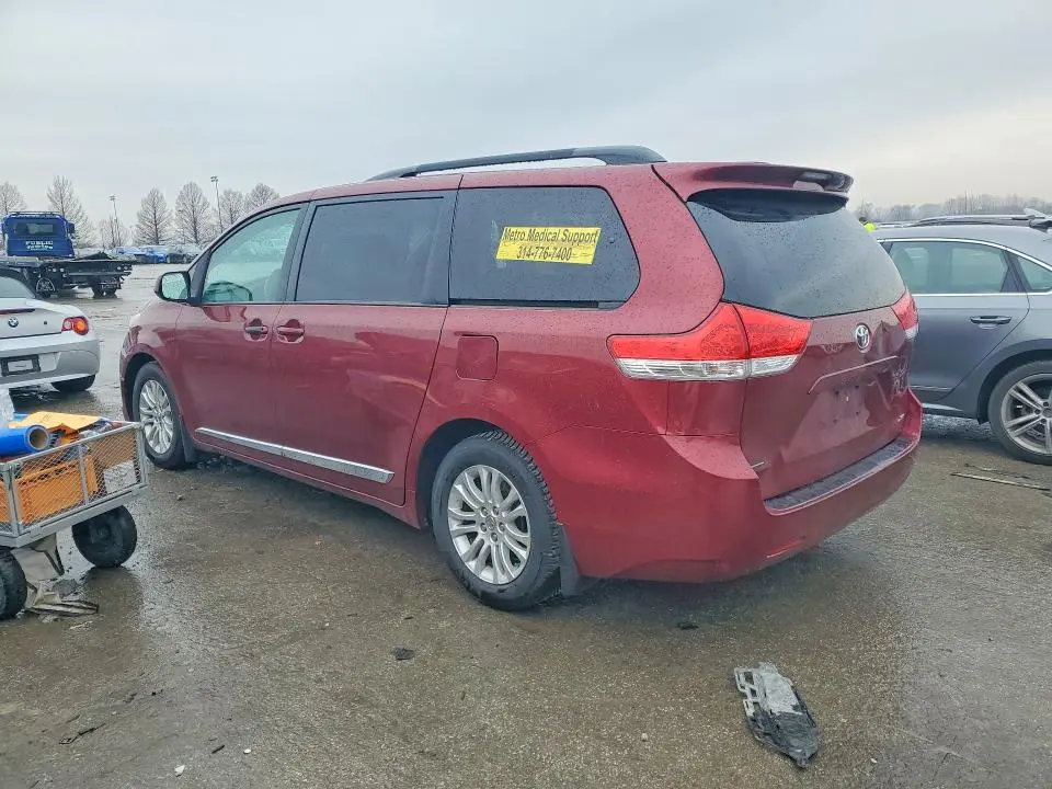 2012 TOYOTA SIENNA XLE 8-PASSENGER  