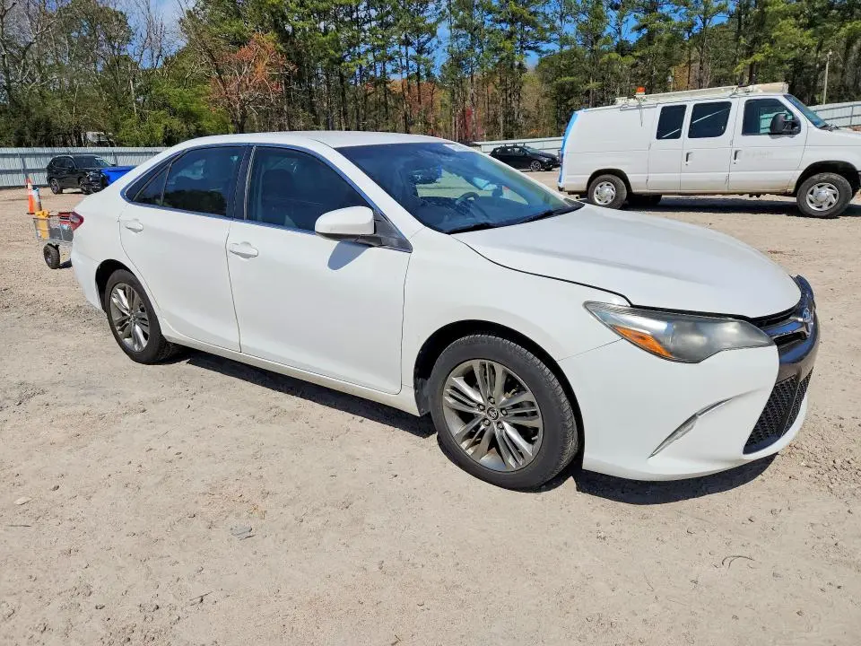 2016 TOYOTA CAMRY SE  