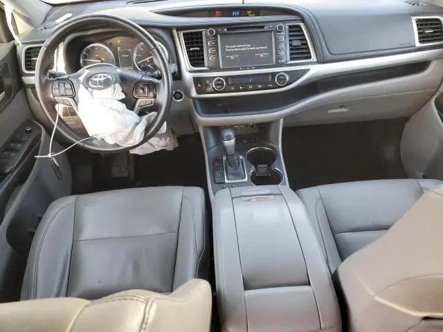 2019 TOYOTA HIGHLANDER SE  