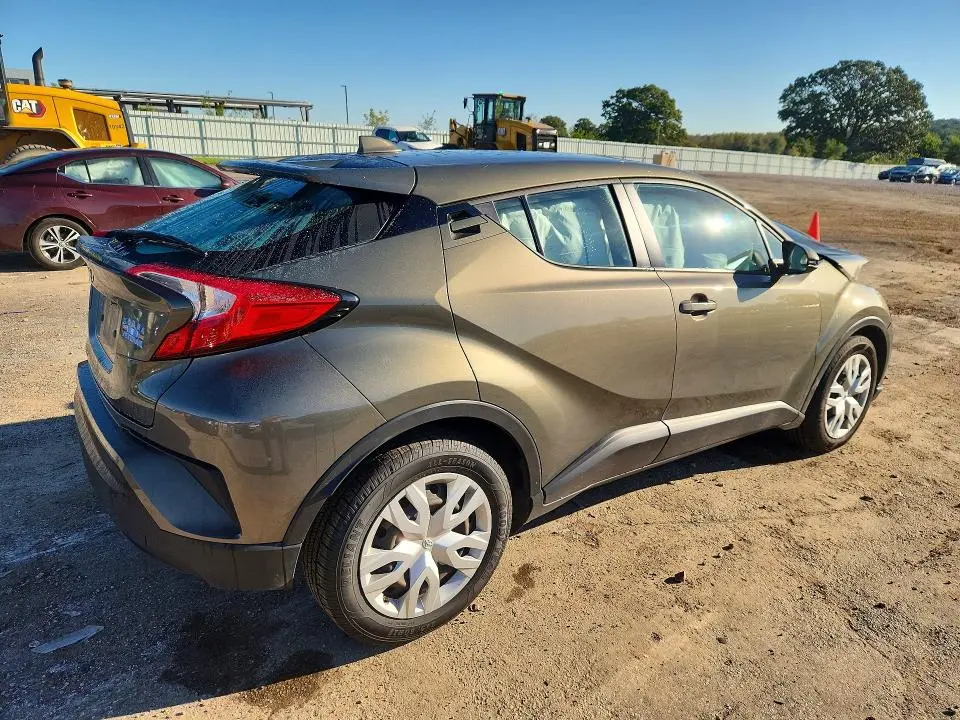 2021 TOYOTA C-HR LE  