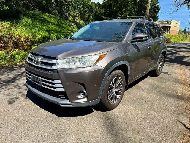 2017 TOYOTA HIGHLANDER LE  
