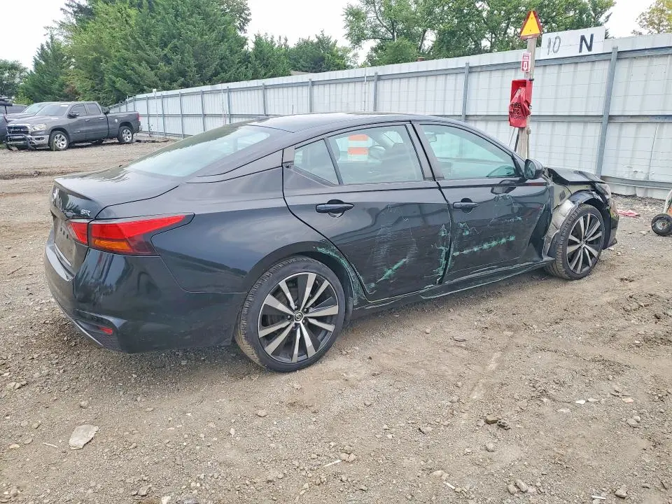 2021 NISSAN ALTIMA SR  