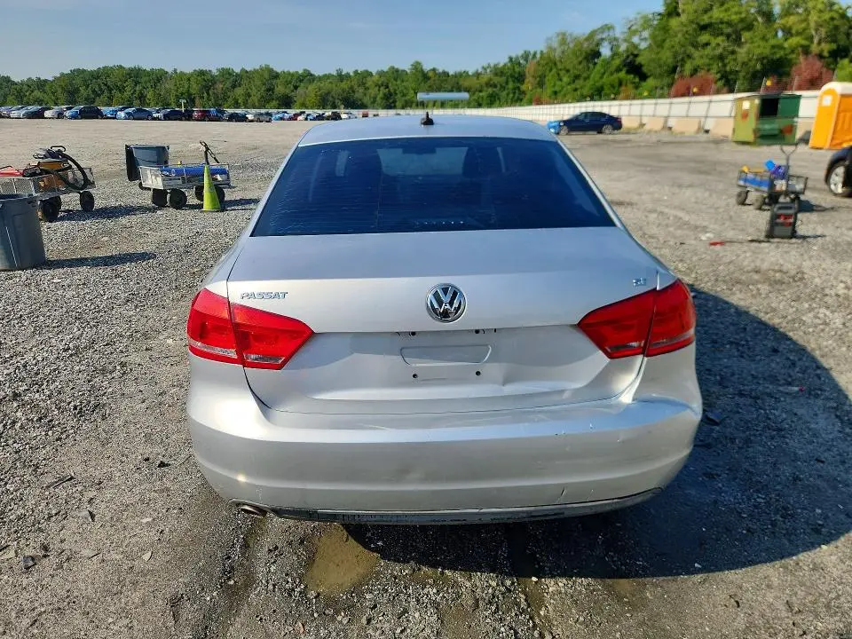 2013 VOLKSWAGEN PASSAT SE  