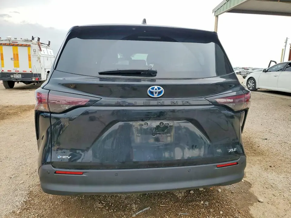2025 TOYOTA SIENNA XLE 7-PASSENGER  