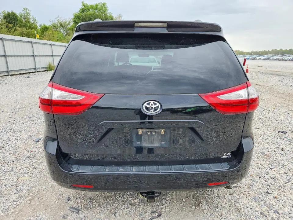 2017 TOYOTA SIENNA LE  