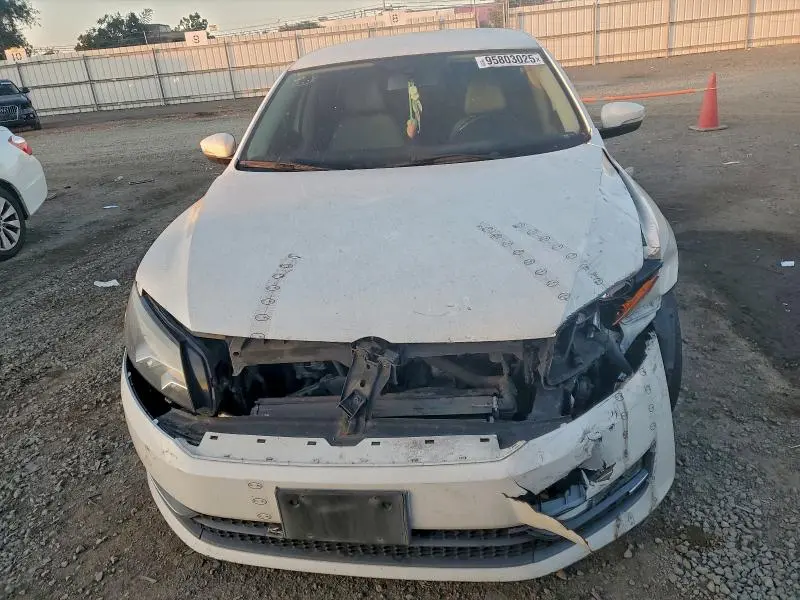 2015 VOLKSWAGEN PASSAT S  