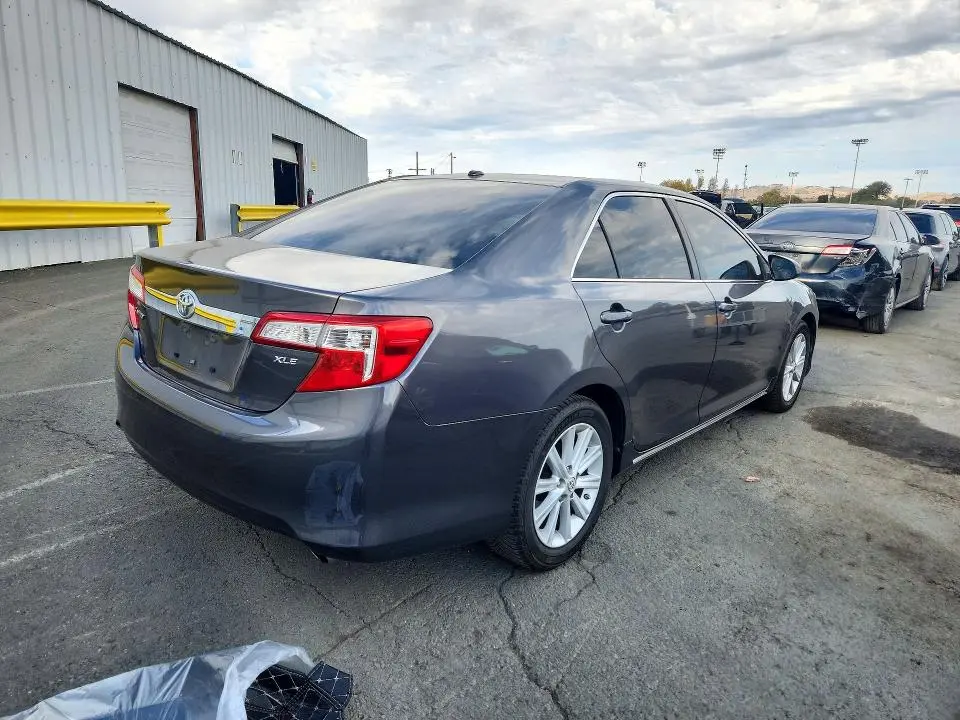2014 TOYOTA CAMRY XLE  
