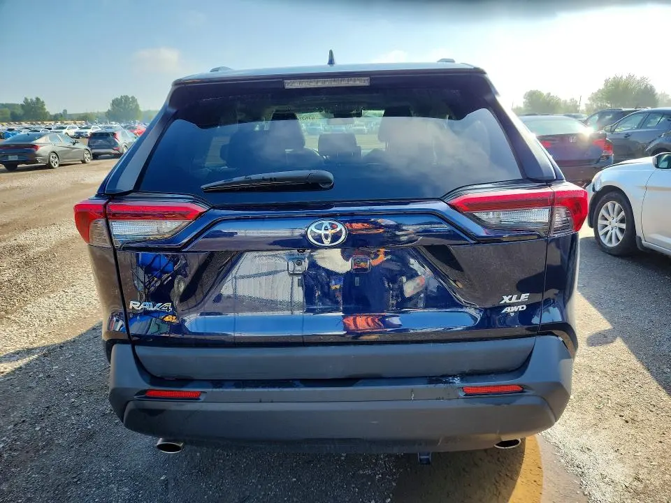 2019 TOYOTA RAV4 XLE  