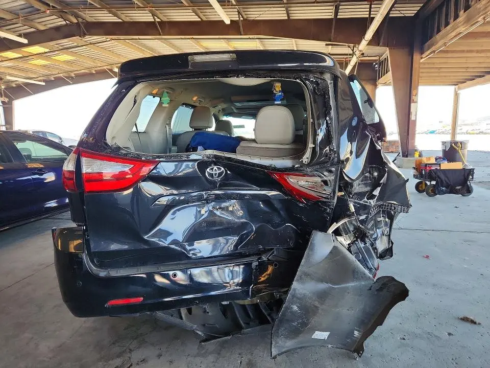 2016 TOYOTA SIENNA XLE PREMIUM 8-PASSENGER  