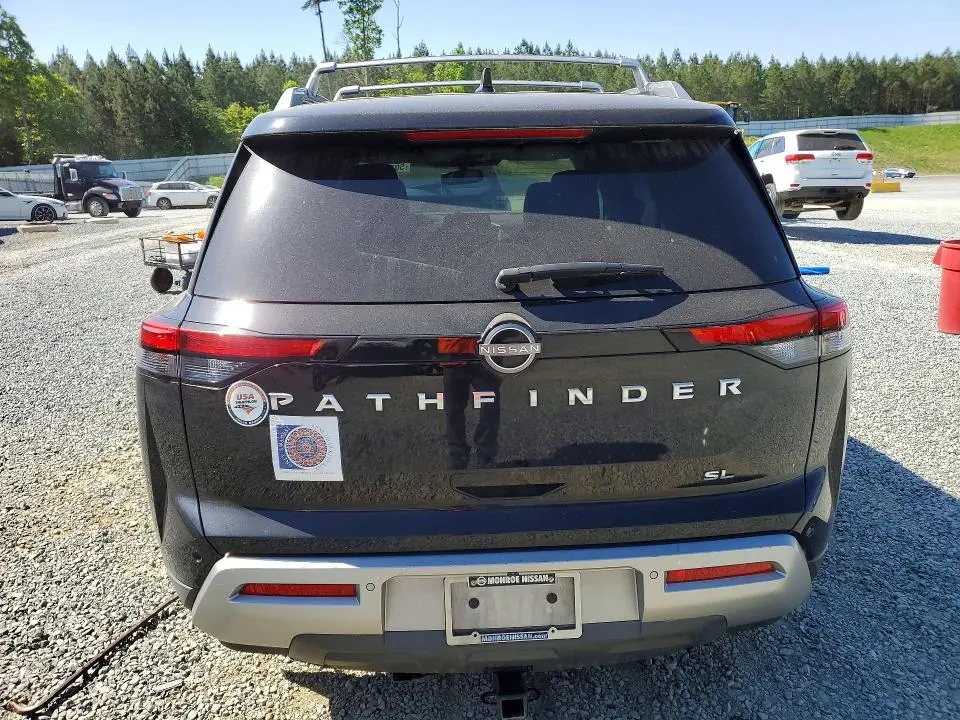 2022 NISSAN PATHFINDER SL  