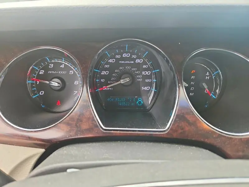 2010 FORD TAURUS LIMITED  